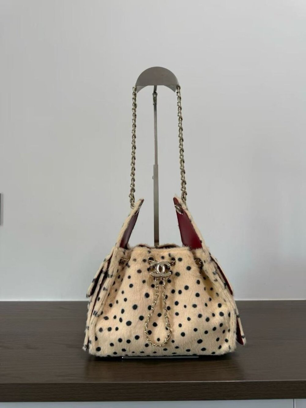 Classic CHANEL Bag: A Stylish and Versatile Choice for Elegance